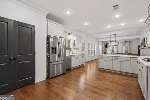 Kitchen - 314 Davis Lake Rd, Pine Mountain, GA 31822 photo 2 of 4