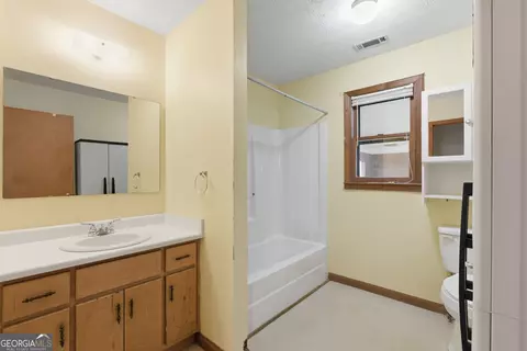 Bath - 143 Copperhead Rd, Cornelia, GA 30531 photo 3 of 6