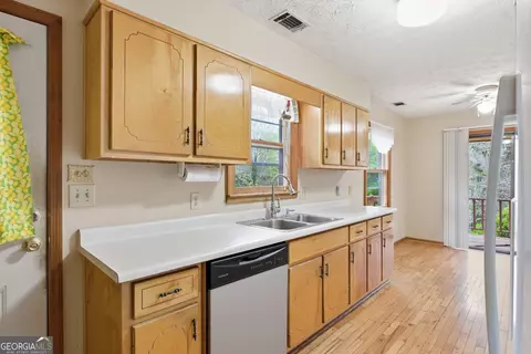 Kitchen - 143 Copperhead Rd, Cornelia, GA 30531 photo 2 of 4