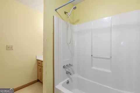 Bath - 143 Copperhead Rd, Cornelia, GA 30531 photo 4 of 6
