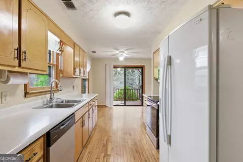 Kitchen - 143 Copperhead Rd, Cornelia, GA 30531 photo 1 of 4