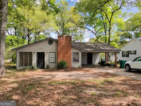 210 Bazemore Cir, Warner Robins, GA 31093