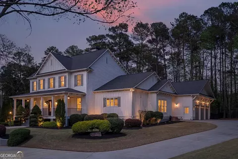 620 Saint Charles Pl, Fayetteville, GA 30215