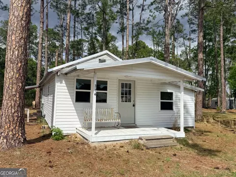 374 Patterson St, Baxley, GA 31513