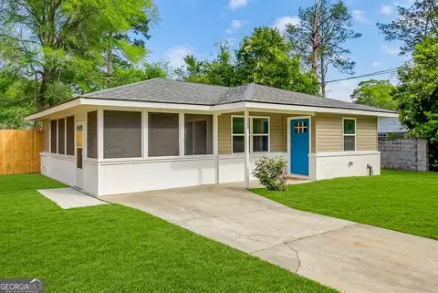 308 E 4th St, Springfield, GA 31329