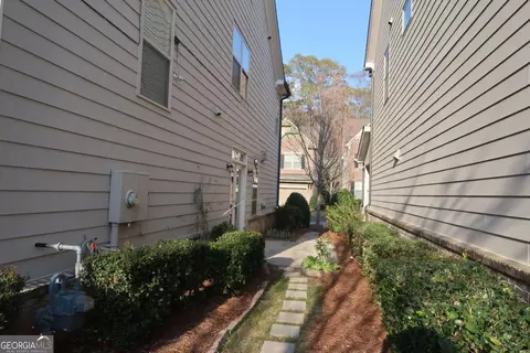 Exterior - 4334 Bellview Ln, Duluth, GA 30097 photo 3 of 6