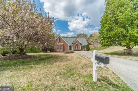 6130 Devonshire Dr, Flowery Branch, GA 30542