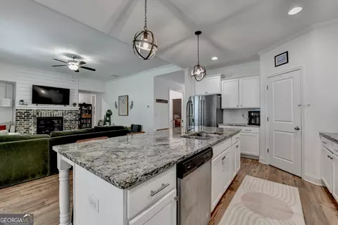 Kitchen - 2129 Charmond Dr, Monroe, GA 30656 photo 5 of 7