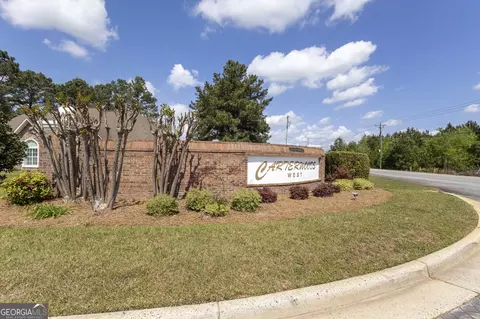 713 Pheasant Ridge Dr, Warner Robins, GA 31088