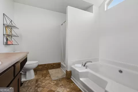 Bath - 312 Preakness Dr, Lagrange, GA 30240 photo 4 of 4