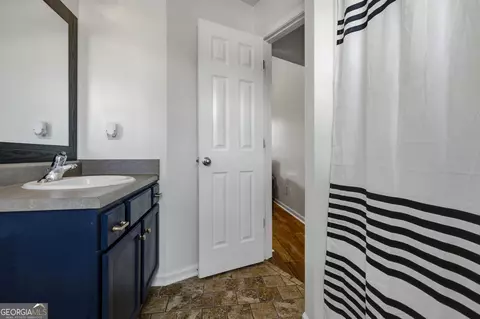 Bath - 312 Preakness Dr, Lagrange, GA 30240 photo 2 of 4