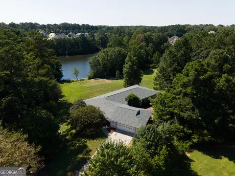 135 Knights Ct, Fayetteville, GA 30215
