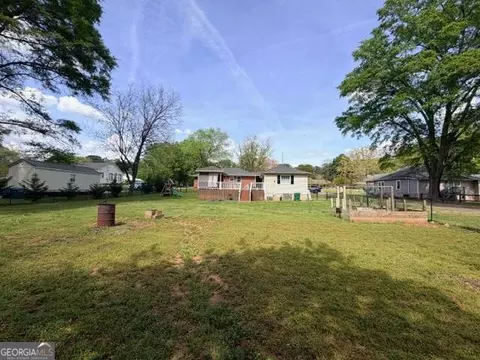 Exterior - 2025 Broad St, Statham, GA 30666 photo 2 of 10