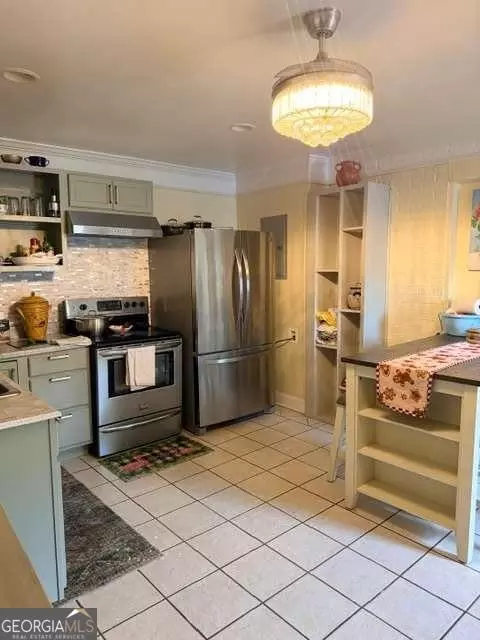 Kitchen - 2025 Broad St, Statham, GA 30666 photo 4 of 4