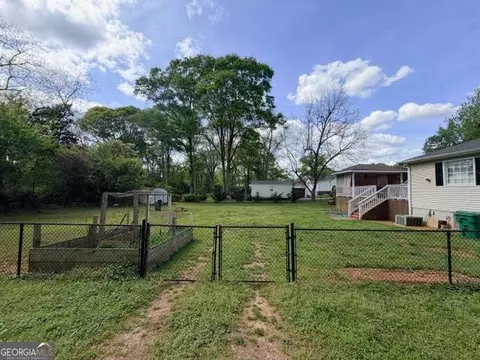 Exterior - 2025 Broad St, Statham, GA 30666 photo 1 of 10