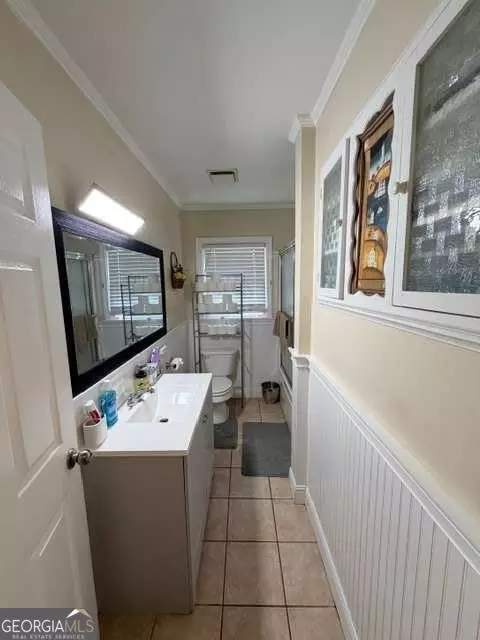 Bath - 2025 Broad St, Statham, GA 30666 photo 1 of 2