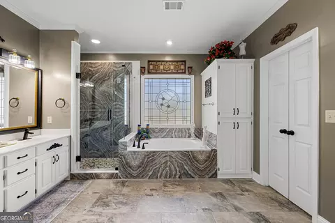 Bath - 102 Canterbury Dr, Lagrange, GA 30241 photo 3 of 10