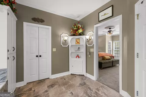 Entry Way - 102 Canterbury Dr, Lagrange, GA 30241 photo 4 of 8