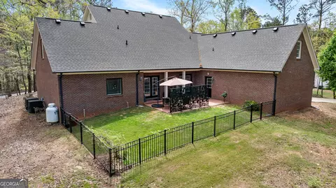 Exterior - 102 Canterbury Dr, Lagrange, GA 30241 photo 9 of 12