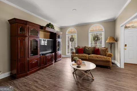Living - 102 Canterbury Dr, Lagrange, GA 30241 photo 1 of 4