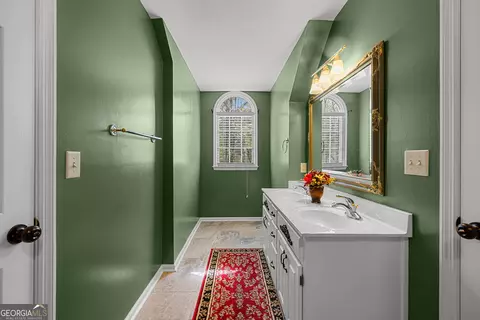Bath - 102 Canterbury Dr, Lagrange, GA 30241 photo 6 of 10