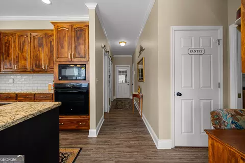 Entry Way - 102 Canterbury Dr, Lagrange, GA 30241 photo 3 of 8