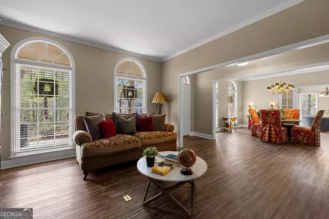 Living - 102 Canterbury Dr, Lagrange, GA 30241 photo 2 of 4