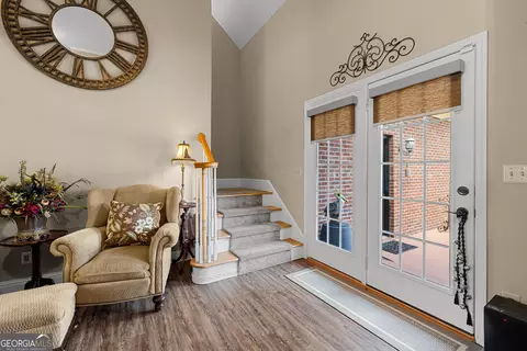 Entry Way - 102 Canterbury Dr, Lagrange, GA 30241 photo 5 of 8