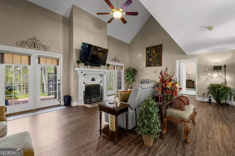 Living - 102 Canterbury Dr, Lagrange, GA 30241 photo 4 of 4