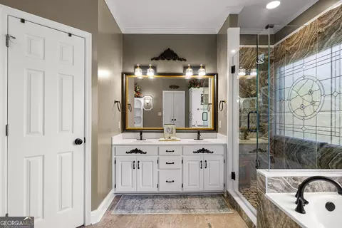 Bath - 102 Canterbury Dr, Lagrange, GA 30241 photo 4 of 10
