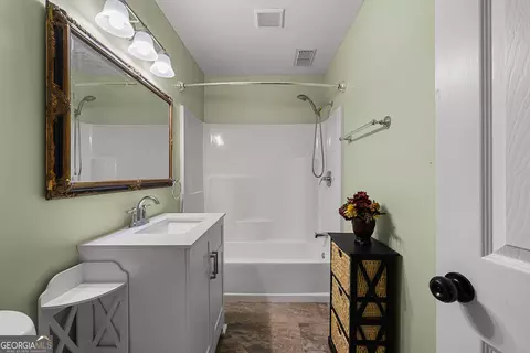 Bath - 102 Canterbury Dr, Lagrange, GA 30241 photo 10 of 10