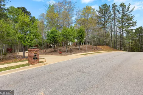 Exterior - 102 Canterbury Dr, Lagrange, GA 30241 photo 7 of 12
