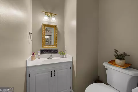 Bath - 102 Canterbury Dr, Lagrange, GA 30241 photo 1 of 10