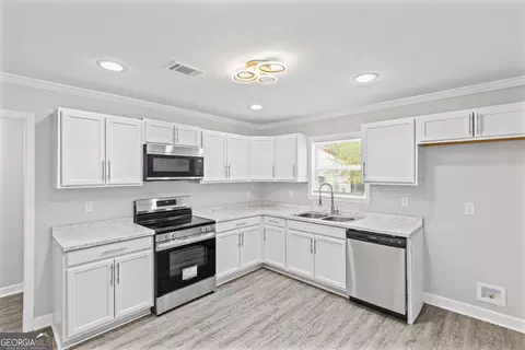 Kitchen - 2974 Shelby Dr, Augusta, GA 30906 photo 2 of 3