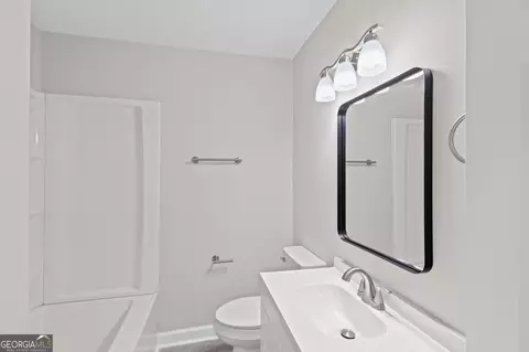 Bath - 2974 Shelby Dr, Augusta, GA 30906 photo 2 of 3