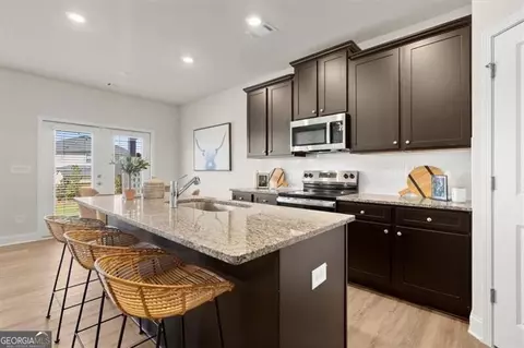 Kitchen - 897 Pensive Run, Dacula, GA 30019 photo 2 of 2