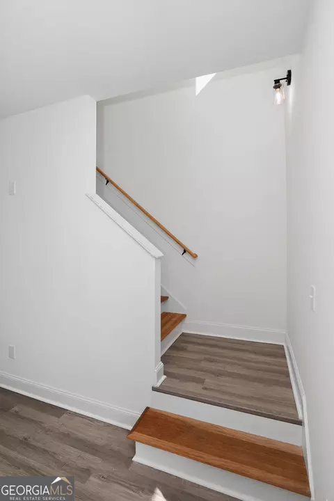 Entry Way - 1229 Chappel Mill Rd, Jackson, GA 30233 photo 6 of 8