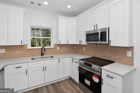 Kitchen - 1229 Chappel Mill Rd, Jackson, GA 30233 photo 2 of 3