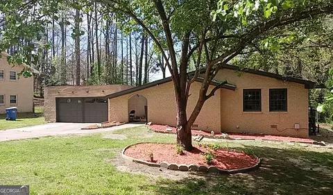 6820 Marlborough Cir S, Atlanta, GA 30349