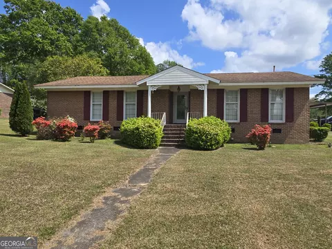 101 Skyline Dr, Barnesville, GA 30204