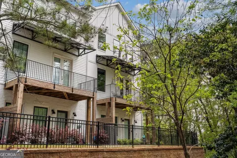 2004 Oak Ln NW, Atlanta, GA 30318