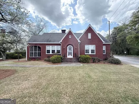906 N Main St NW, Conyers, GA 30012