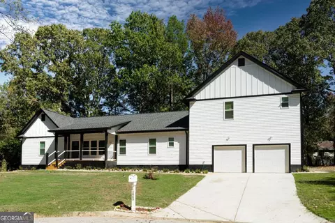 1063 Chapman Ln, Stone Mountain, GA 30088