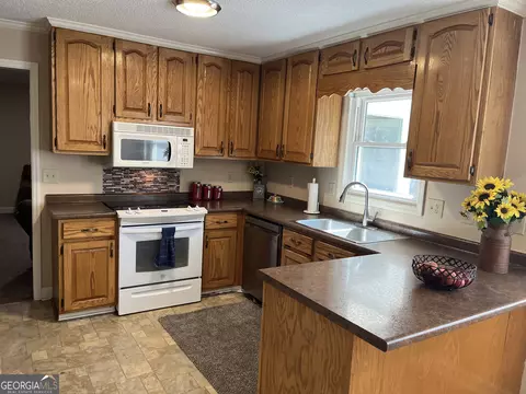Kitchen - 1252 Jasmine, Dublin, GA 31021 photo 1 of 2