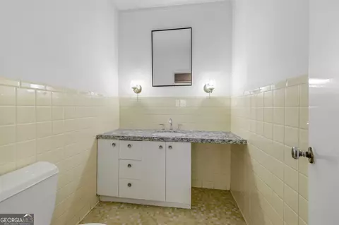 Bath - 490 Maple St, Cornelia, GA 30531 photo 9 of 9