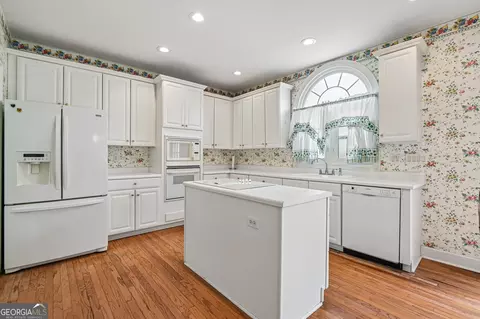 Kitchen - 5002 Riverthur Ct, Peachtree Corners, GA 30096 photo 4 of 5