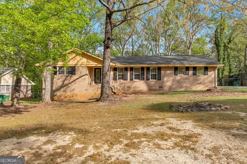 574 Horseshoe Cir SW, Lilburn, GA 30047