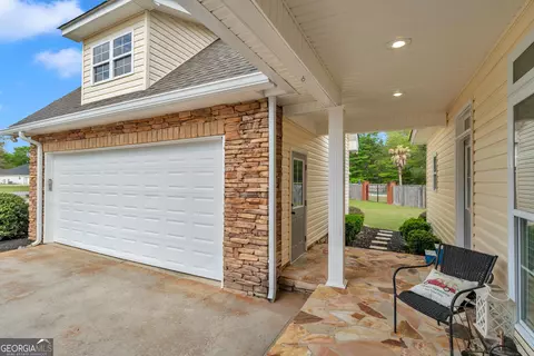 Exterior - 208 Hedge Row, Dublin, GA 31021 photo 3 of 9