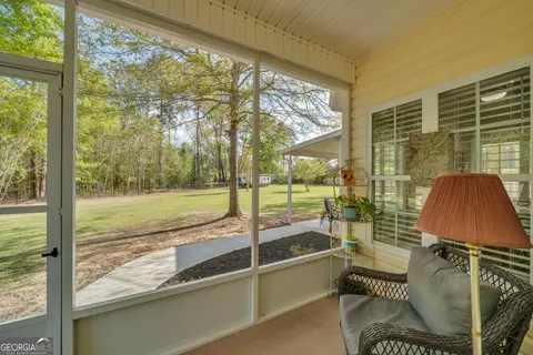 Exterior - 208 Hedge Row, Dublin, GA 31021 photo 4 of 9