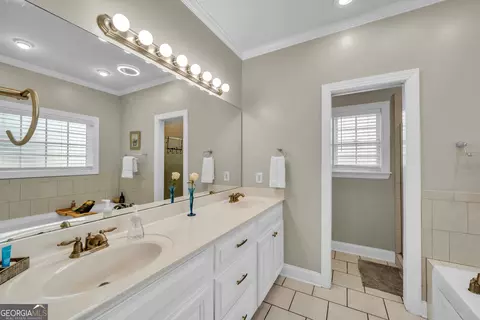 Bath - 208 Hedge Row, Dublin, GA 31021 photo 1 of 7